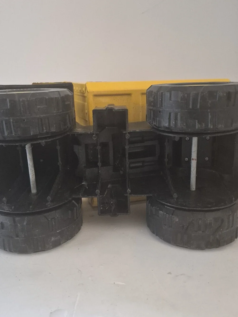 2009 Tonka Dump Truck Large Plastic Body with Metal Dump Bed 04738